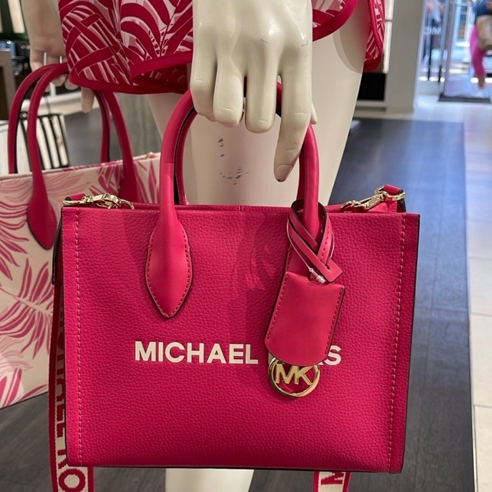 MICHAEL KORS
Mirella Small Pebbled Leather Crossbody Bag Tote
Electric Pink